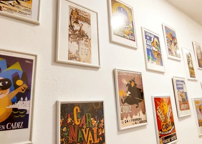 Canastas Centro A Pie De Catedral Y Playa * Кадис