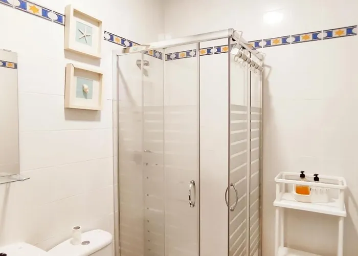 Canastas Centro A Pie De Catedral Y Playa Cadix